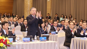 越共中央总书记、国家主席苏林出席第33次外交会议并发表指导意见