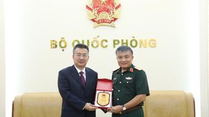 国防部副部长阮文贤会见中国公安部部长助理吕武钦