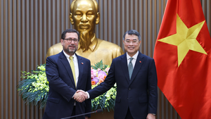越南政府总理黎明兴会见智利外交部长弗朗西斯科·佩雷斯·麦肯纳