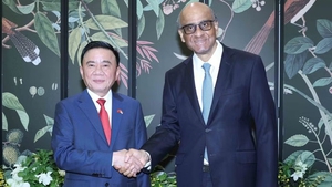 越共中央书记处常务书记陈锦绣会见新加坡总统尚达曼
