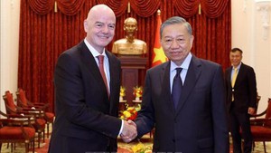 越共中央总书记、国家主席苏林会见国际足联主席因凡蒂诺