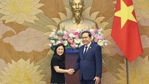 越南国会主席陈青敏会见美国驻越南大使詹妮弗·威克斯