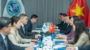 越南国家副主席武氏映春会见上海合作组织秘书长和吉尔吉斯斯坦总统