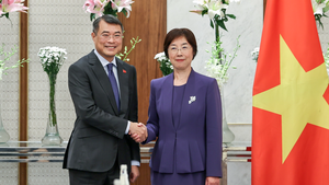 越南政府总理黎明会见亚洲基础设施投资银行行长邹加怡