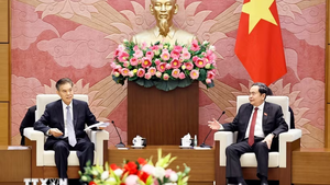 陈青敏主席会见中国全国人大财政经济委员会主任钟山