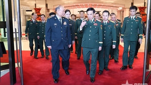 政府副总理、国防部长潘文江会见中共中央军事委员会副主席张升民