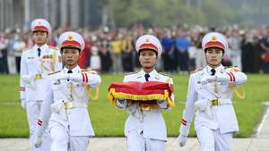 九.二国庆节：升旗仪式在巴亭广场隆重举行