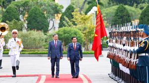 越共中央总书记、国家主席苏林举行隆重仪式 欢迎缅甸总统敏昂莱