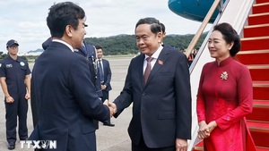 越南国会主席陈青敏与夫人开始对韩国进行正式访问