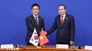 越南愿与韩国一道努力，推进两国关系强劲发展