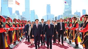 越南国会主席陈青敏与韩国国会议长赵正植举行会谈