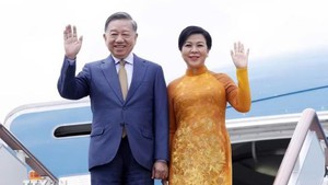 越共中央总书记、国家主席苏林及夫人抵达莫斯科 开始对俄罗斯联邦进行国事访问