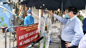 Chùm ảnh: Thủ tướng kiểm tra đột xuất công tác phòng chống dịch tại Hà Nội