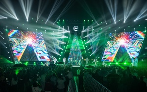 Thưởng thức 'bữa tiệc' âm thanh, ánh sáng, pháo hoa tại Eco Central Park countdown 2025