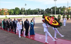 Chủ tịch Quốc hội Cuba vào Lăng viếng Chủ tịch Hồ Chí Minh