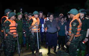 Thủ tướng kiểm tra công tác ứng phó mưa lũ tại vùng ven sông của Hà Nội
