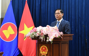 Phó Thủ tướng Bùi Thanh Sơn gặp gỡ cán bộ, nhân viên Đại sứ quán Việt Nam tại Liên bang Nga