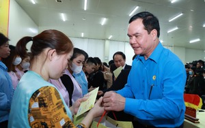 Công đoàn hỗ trợ người lao động khó khăn 1,3 triệu đồng dịp Tết Bính Ngọ