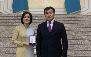 Đại sứ Phạm Thái Như Mai nhận Huân chương Hữu nghị Dostyk của Nhà nước Kazakhstan