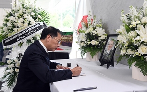 Phó Thủ tướng Bùi Thanh Sơn viếng nguyên Thủ tướng Nhật Bản Murayama Tomoiichi