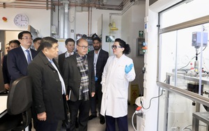 Phó Thủ tướng Chính phủ Nguyễn Chí Dũng thăm Quantum Science