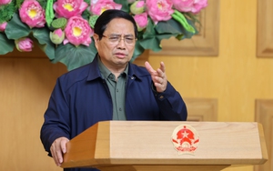 Thủ tướng: Bằng mọi biện pháp phải tiếp tế cho người dân tại những nơi bị cô lập do mưa lũ miền Trung