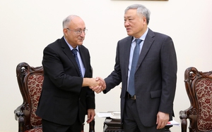 Phó Thủ tướng Thường trực Chính phủ Nguyễn Hòa Bình tiếp Chủ tịch Tổ chức Hỗ trợ đại học thế giới Đức