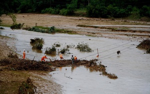 Thêm gần 170.000 khách hàng vùng lũ miền Trung được cấp điện trở lại