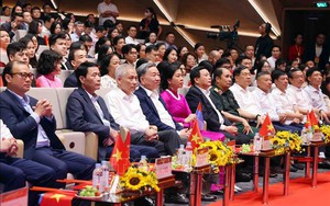 Tổng Bí thư Tô Lâm dự Chương trình nghệ thuật đặc biệt 'Đảng trong mùa Xuân đại thắng'