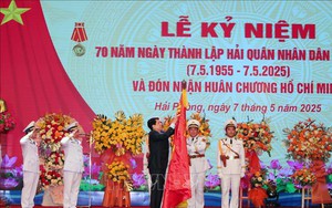 Chủ tịch nước: Hải quân cần phát huy truyền thống làm chủ vùng biển, quyết chiến, quyết thắng