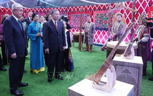 Tổng Bí thư Tô Lâm cùng Phu nhân tham quan Làng Văn hóa Dân tộc tại Kazakhstan