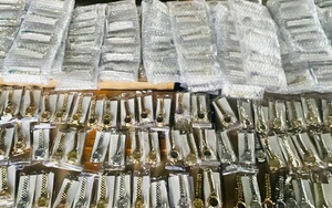 450 đồng hồ Rolex giả trị giá 45 tỷ đồng bị bắt giữ tại cửa khẩu Trà Lĩnh