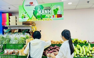 Mang túi môi trường để mua sắm sẽ được Co.opmart tặng ngay rau củ xanh