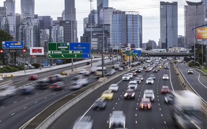 Australia sử dụng camera AI để phạt lái xe dùng điện thoại di động