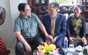 Thủ tướng khảo sát dự án Nhà ga T2 sân bay Đồng Hới và thăm gia đình thương binh tại Quảng Trị
