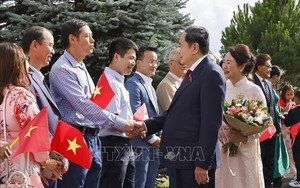 Chủ tịch Quốc hội Trần Thanh Mẫn gặp gỡ cộng đồng người Việt Nam tại Thụy Sĩ