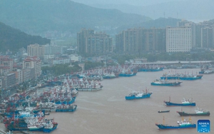 Chùm ảnh: Bão Co-may đổ bộ ven biển miền Đông Trung Quốc