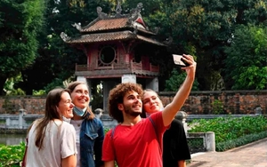 Từ 15/8/2025, miễn thị thực cho công dân 12 nước vào Việt Nam du lịch