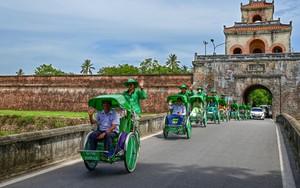 Đến Huế trải nghiệm dịch vụ Grab xích lô