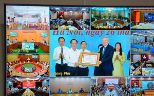 Về đích sớm xóa nhà tạm, Cà Mau nhận Huân chương Lao động hạng Ba