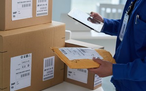 THUẾ QUAN HOA KỲ: Phản ứng của các nước về thuế bưu phẩm của Mỹ