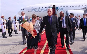 Bí thư thứ Nhất, Chủ tịch nước Cuba và Phu nhân đến Hà Nội, bắt đầu thăm cấp Nhà nước, dự Lễ kỷ niệm 80 năm Quốc khánh Việt Nam