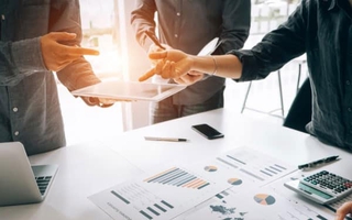 Ai là người quyết định đầu tư dự án?