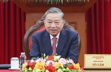 General Secretary To Lam holds phone conversation with U.S. President Donald Trump