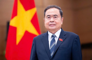 Top legislator to pay official visit to China