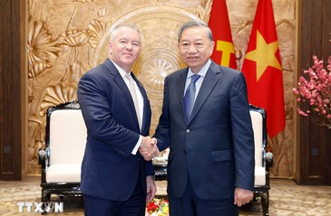 General Secretary To Lam hosts reception for Assistant Secretary of State Michael DeSombre