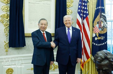 General Secretary To Lam meets President Donald Trump at White House