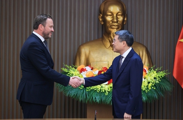 Prime Minister Le Minh Hung hosts top Estonian diplomat