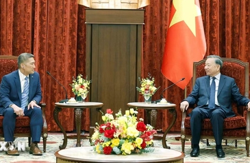 Top leader To Lam hosts Acting U.S. Secretary of the Navy Hung Cao