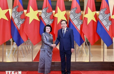 Top Vietnamese, Cambodian legislators hold talks in Ha Noi
